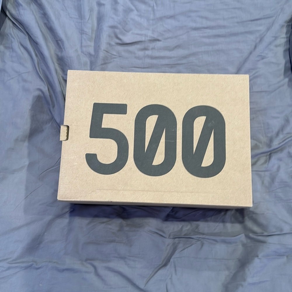 Brand new Yeezy 500 with tag and box